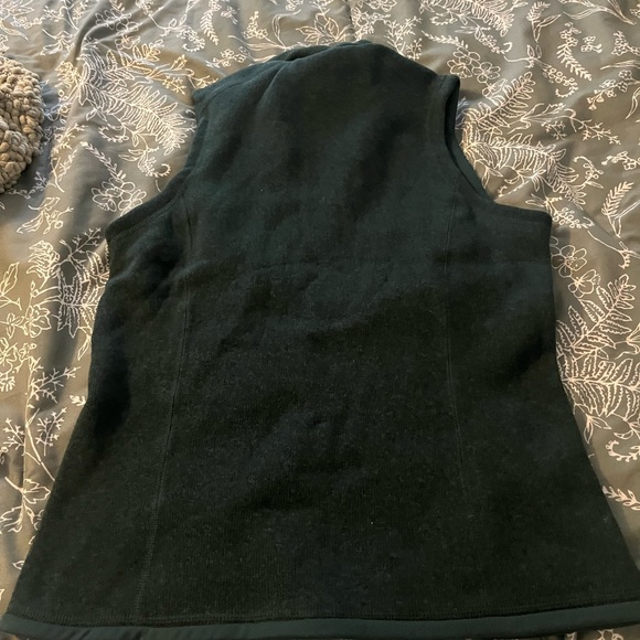 Women’s Patagonia Vest in piki green - Picture 3 of 3